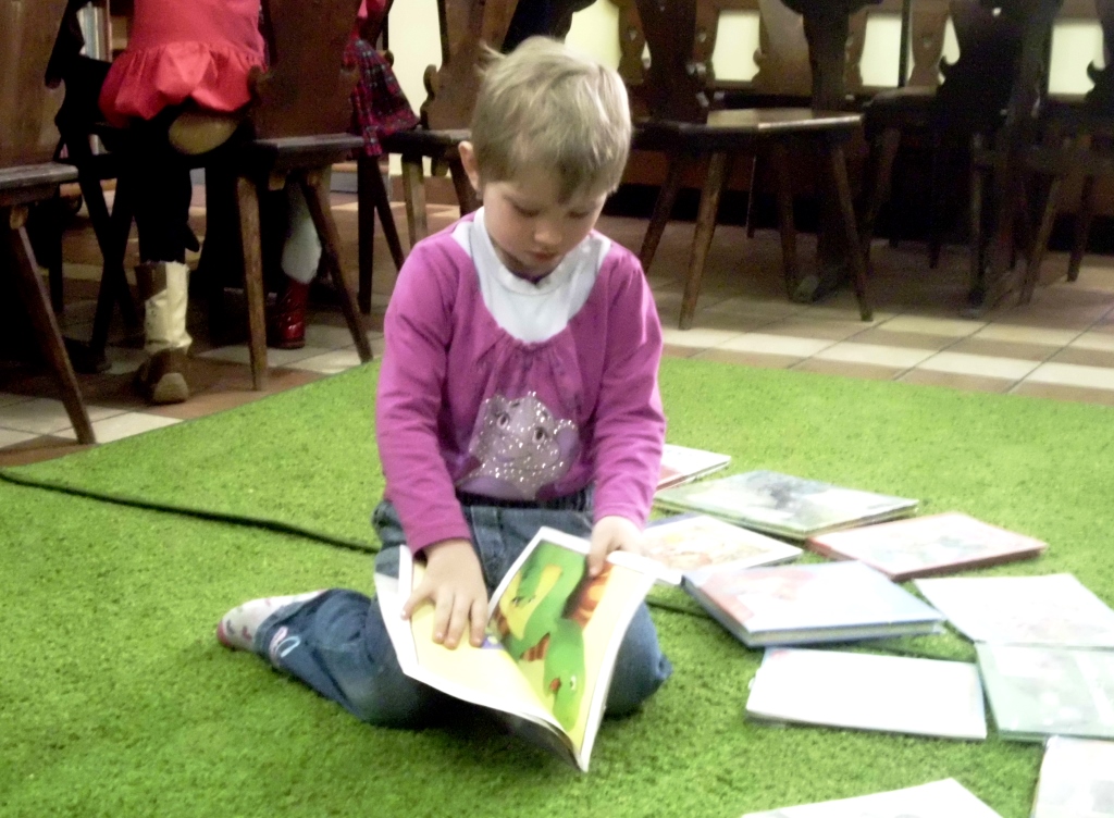 Przedszkolaki w bibliotece