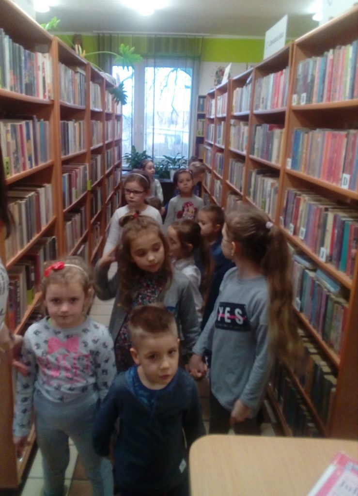 Przedszkolaki w Bibliotece w Osieku Małym